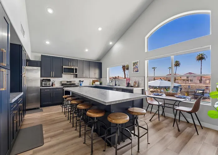 Resort-style 5br Free Pool Heat Putting * Glendale