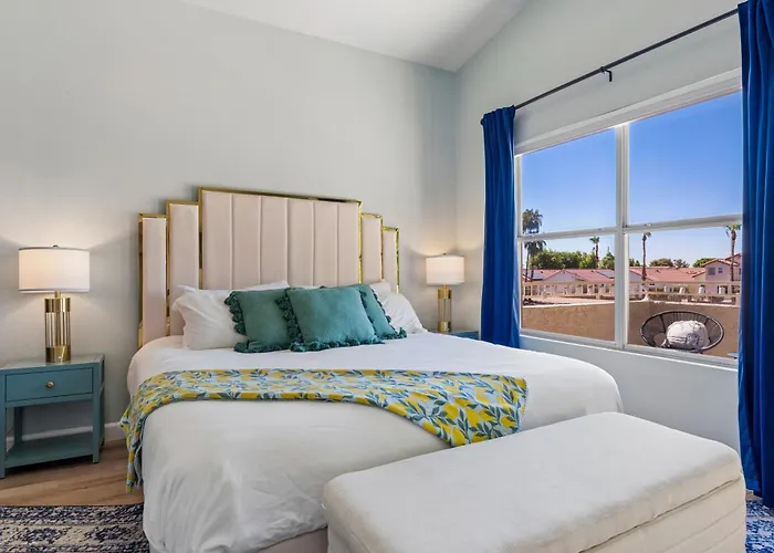 Resort-style 5br Free Pool Heat Putting Glendale