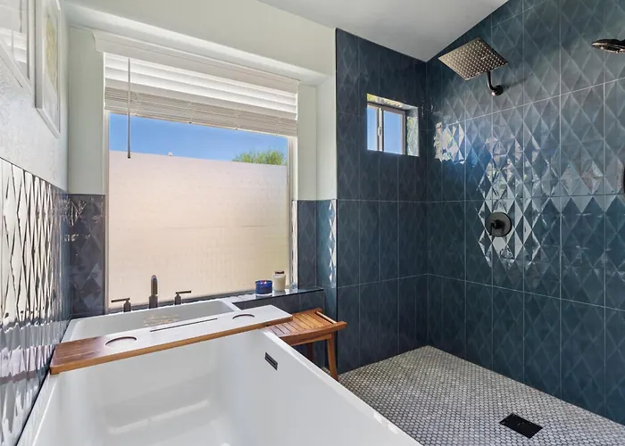 Resort-style 5br Free Pool Heat Putting *