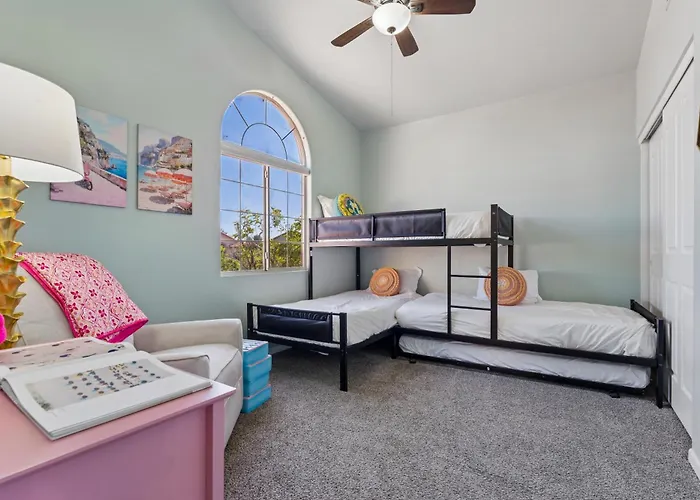 Resort-style 5br Free Pool Heat Putting Dom wakacyjny Glendale